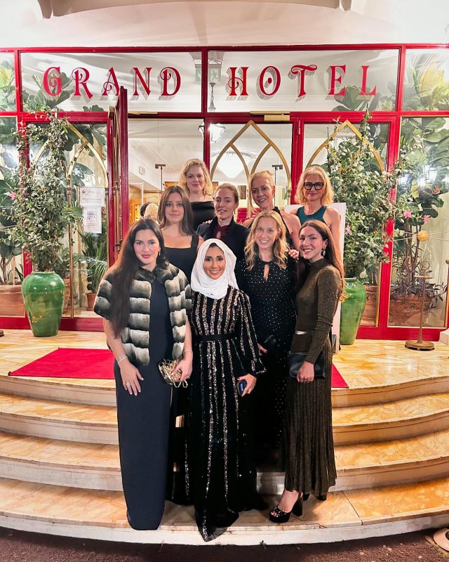 Fun girls night out in SanRemo with @luciaferraribeauty @francescaogiermannwhite @alicehartdavis @nathalieeleni_beauty @emmabeautyeditor @victoriawoodhall @doctor.bibi @dryusra.almukhtar thank you so much to @dermafocusuk @mastelliaesthetics @rkmcomms